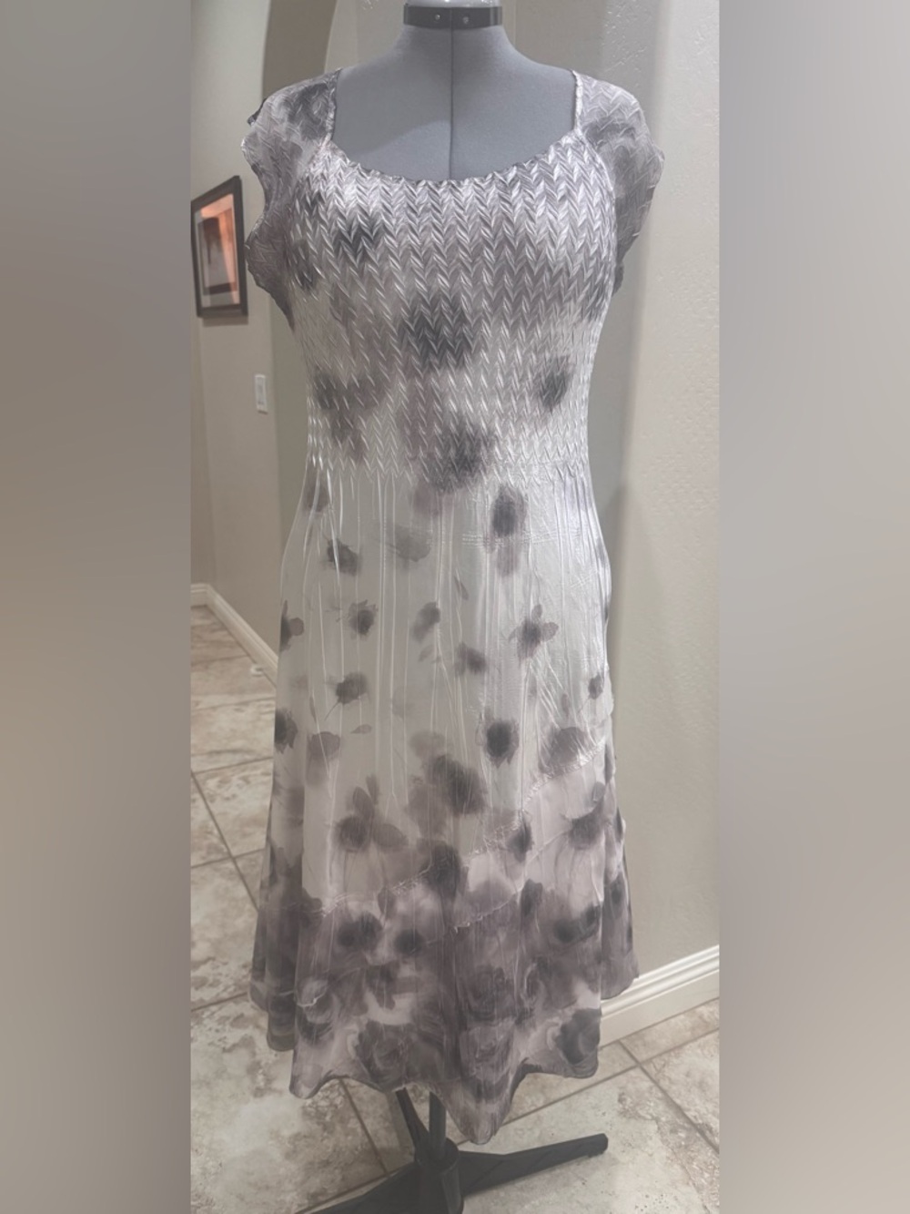 Komarov Gray and White Floral Midi Dress